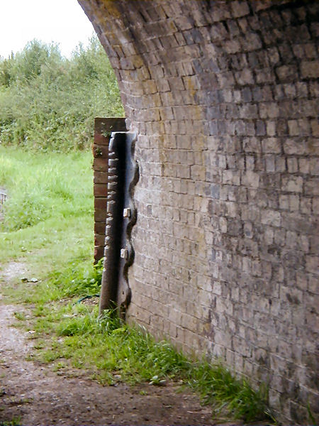 Rubbing post with marks from horsedrawn era