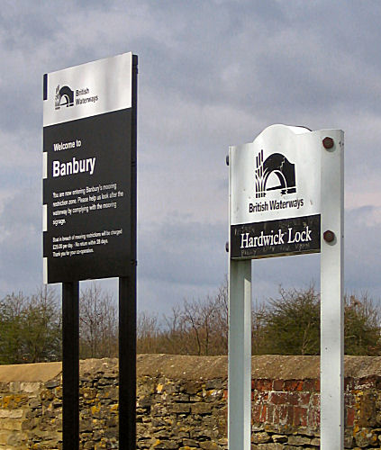 Hardwick lock welcoming us to Banbury