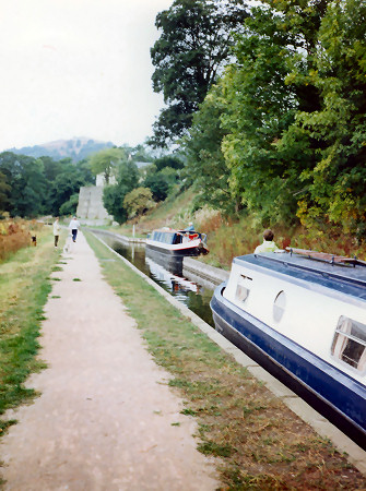 Narrow bit of canal near Llangollen